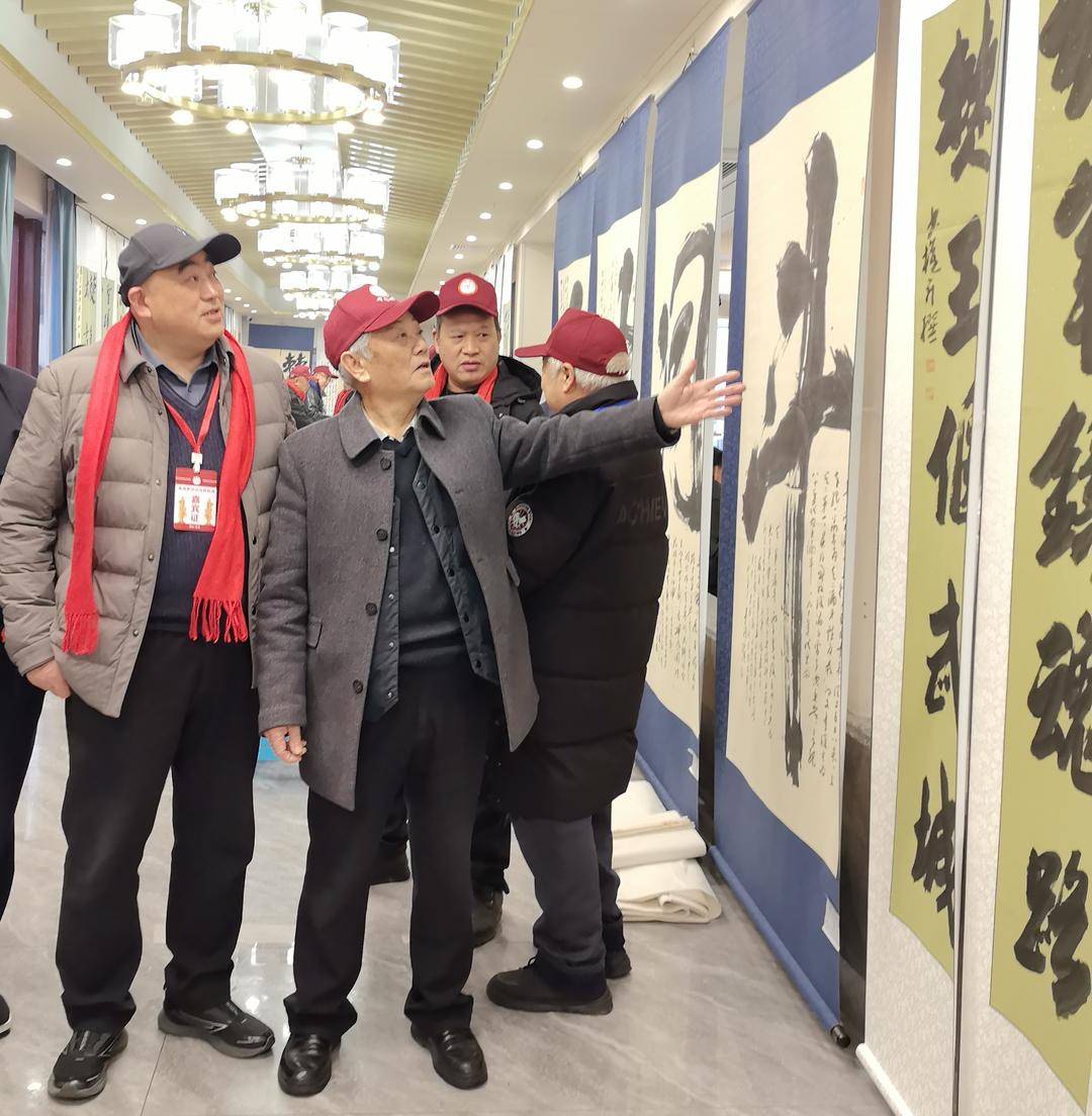 每一件作品都有它的故事！四川宜宾八旬书法家举办书法展呈现家乡文旅新气象