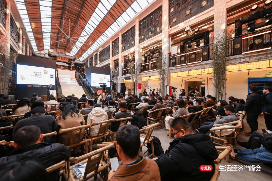 在成都的茶馆里，生活经济成为热议新话题