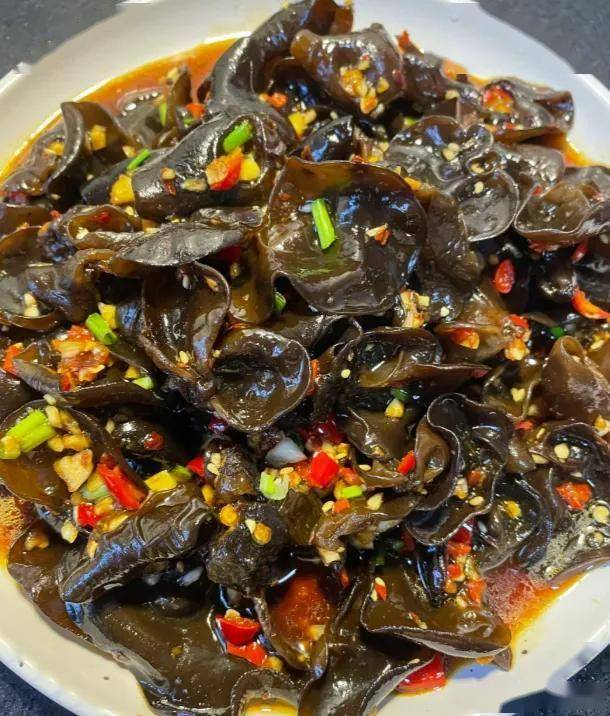 原创            这菜隔天吃一次，一降血脂、二降血糖、三降胆固醇，中老年人多吃