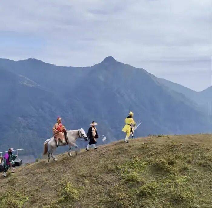 广西一草根团队方言演绎《西游记》走红，8个月涨粉30万，“唐僧”“悟空”竟是父子！网友发图求参演