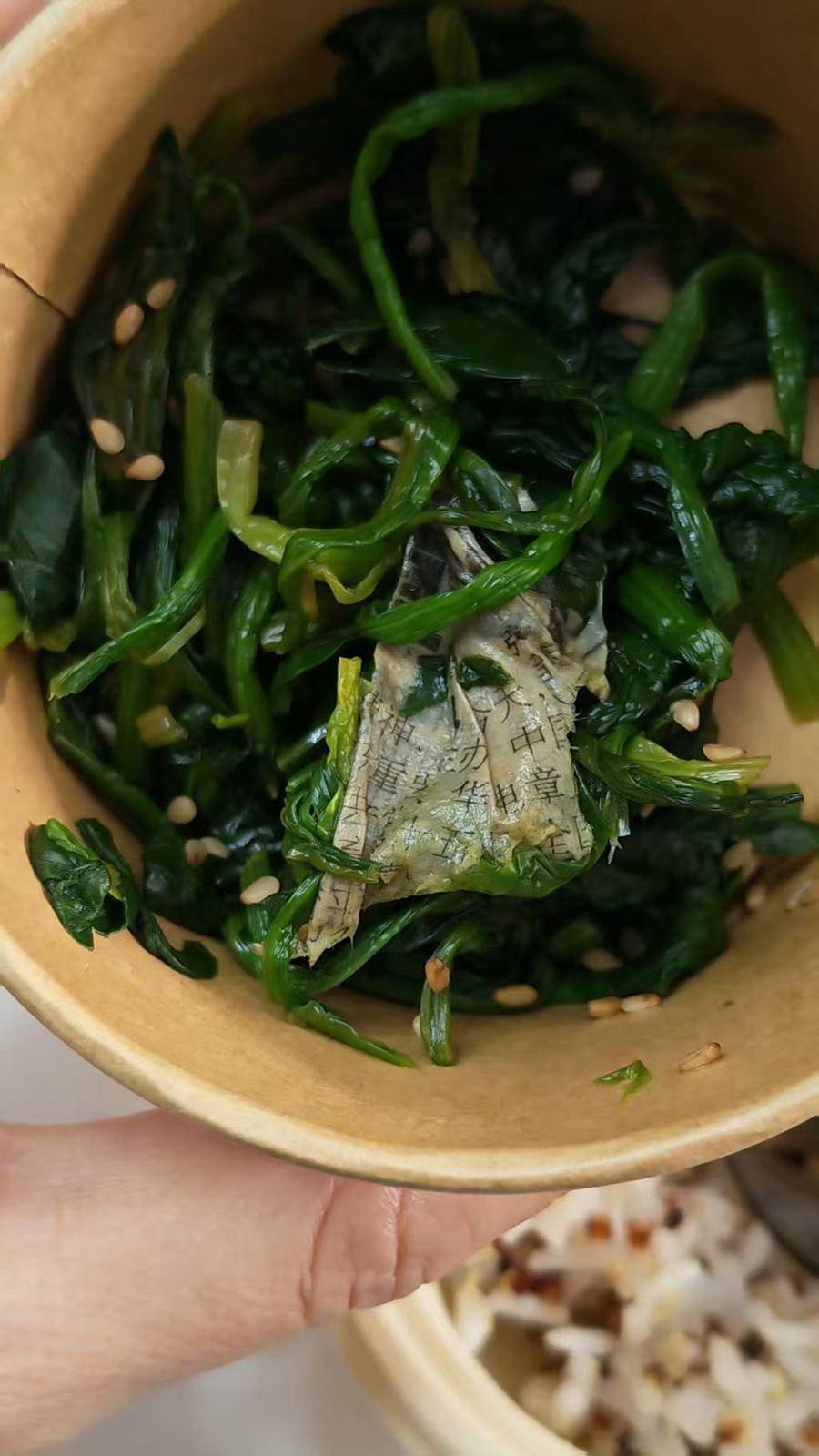 女子"淘宝闪购"吃出异物 维权竟遭平台客服辱骂让她倍感气愤(图2)