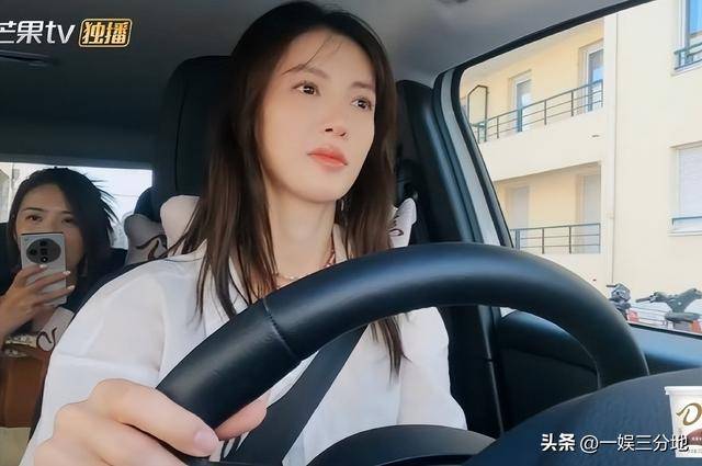 金晨晒满脸血迹的照片道歉,逃逸事件真相大白,却坐实另一个丑闻