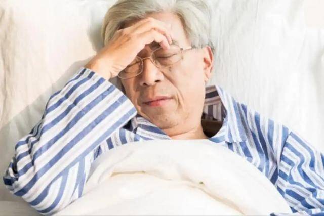 医生强调：初期脑梗不是头晕，而是经常出现这5个异常，别大意