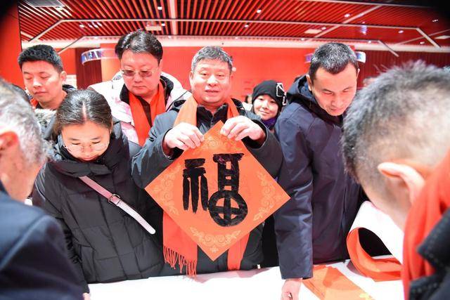 邯郸市总工会举办“送万福、进万家”书法公益活动