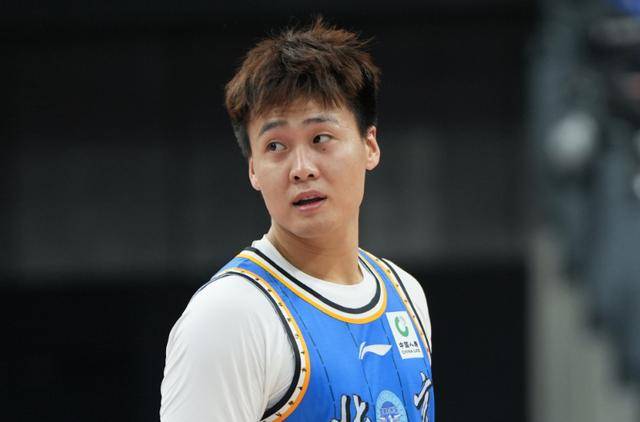 赵睿为不当言论道歉：不该将情绪发泄在球迷身上 感谢监督批评