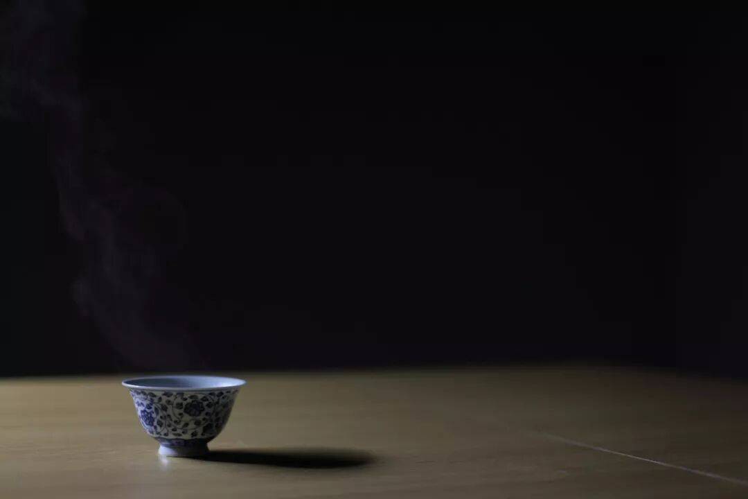 一席喧闹的茶_父亲_席前_茶桌