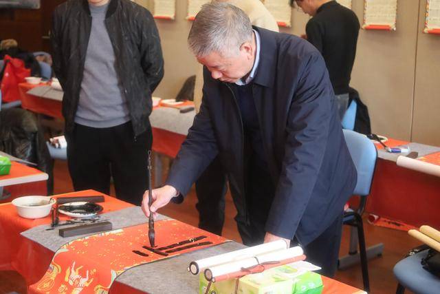 10位书法名家齐聚南苑现场创作送“福” 让“腊八”充满书香年味