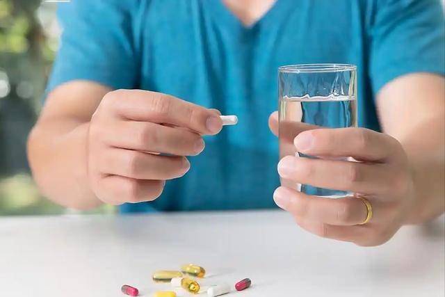 医生忠告：只要吃上降压药，这5种食物马上戒掉，再吃有心梗风险