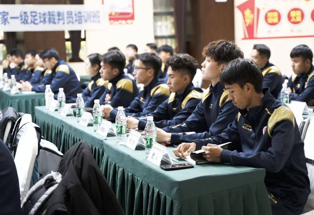 打造精准化培训体系 | 云南2026年度裁判员讲师、国家一级足球裁判员培训班在开远举行_专业化_赛事_队伍