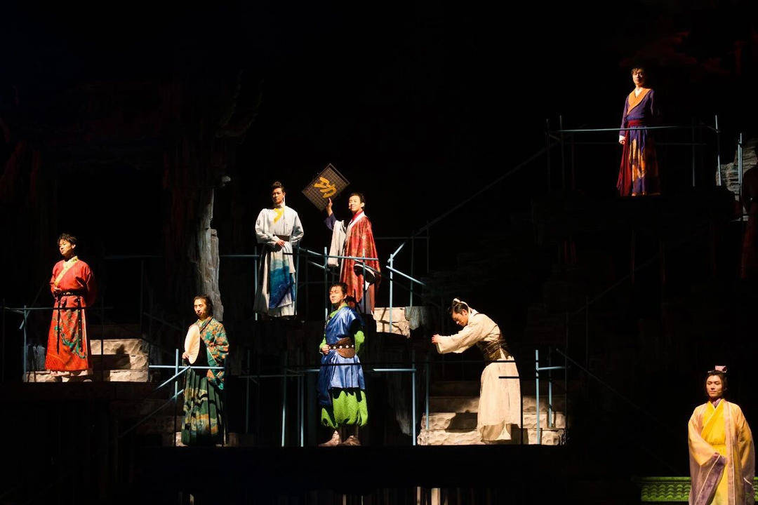 《江南·十二场欢聚》剧评｜上海艺术研究中心 杨子：让历史坐下来，和我们聊聊天