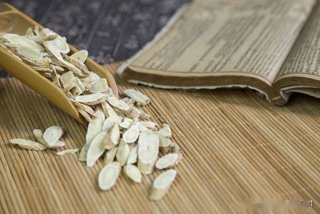 黄芪长期吃会“拔肾气”？拆解真相：这样用补气不伤肾，越吃越稳