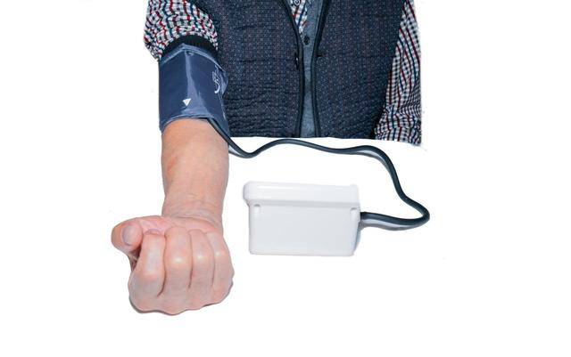 高血压患者不能吃鸡蛋？提醒：不想血压飙升，这4种食物少碰！