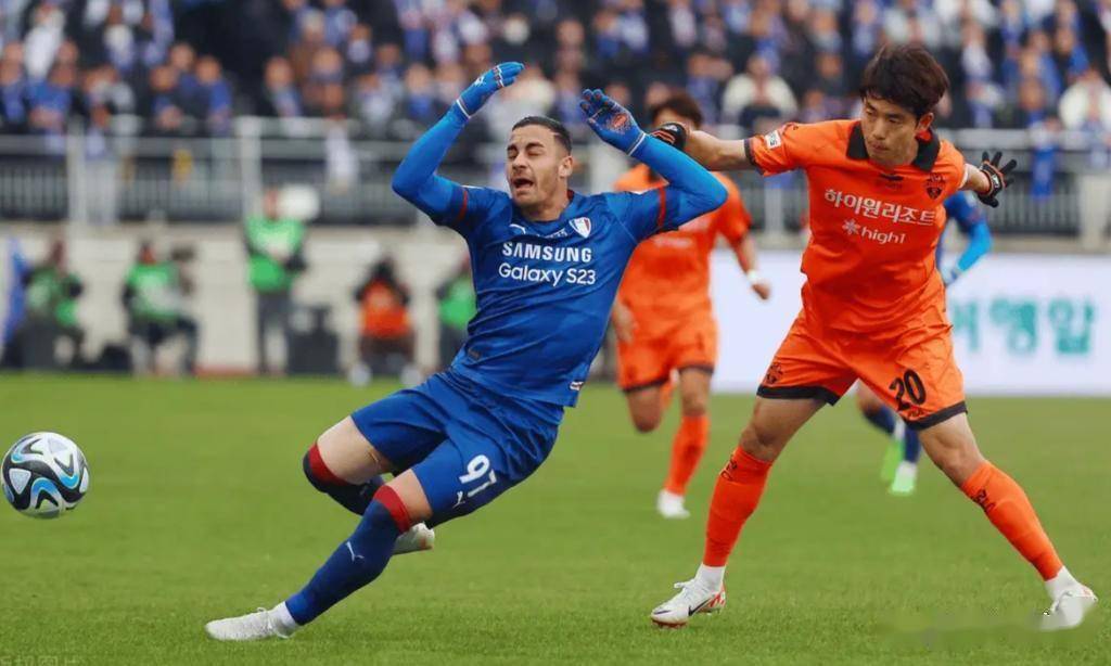 亚冠今夜焦点战：江原FC主场强势抢分，上海海港为荣誉而战难破客场魔咒，比分预测赛事分析