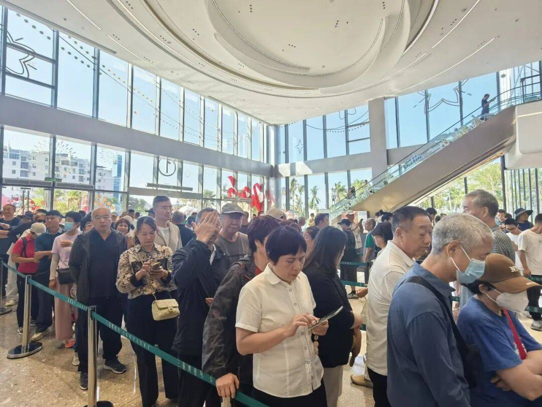 三亚首家日用消费品免税店开业,自贸港封关政策红利惠及岛内居民_商品_海南_民生