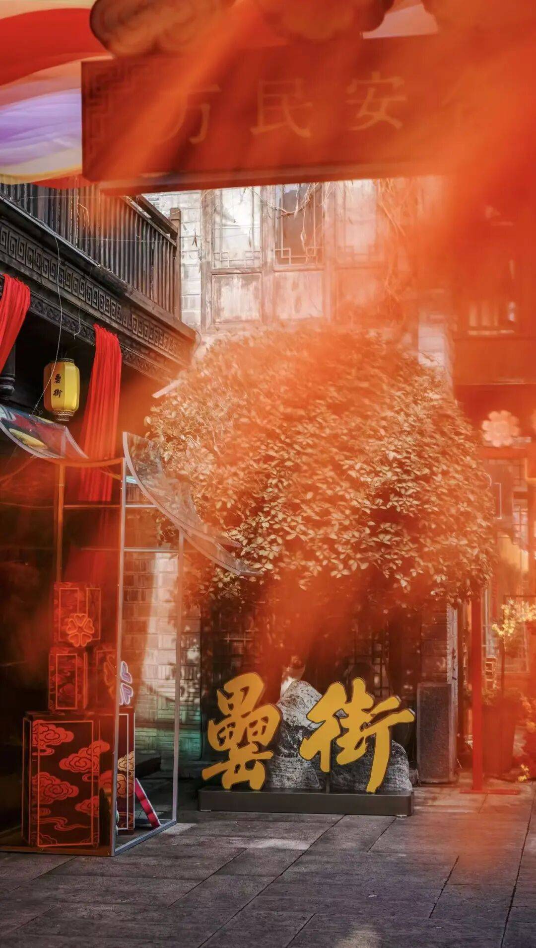 和市井文化的栖息地走进罍街仿佛穿越回了徽州古时的繁华那青石板路