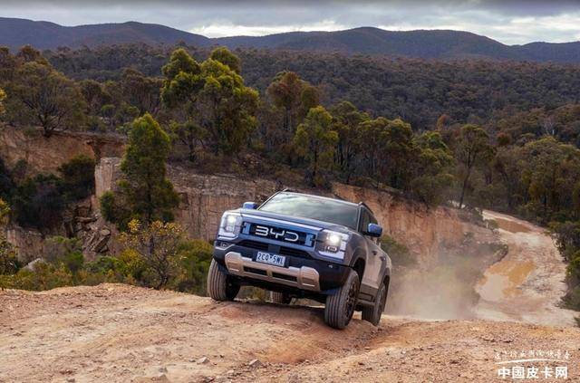 比亚迪鲨鱼皮卡动力升级搭豹8同款20T插混增强拖拽能力(图1)