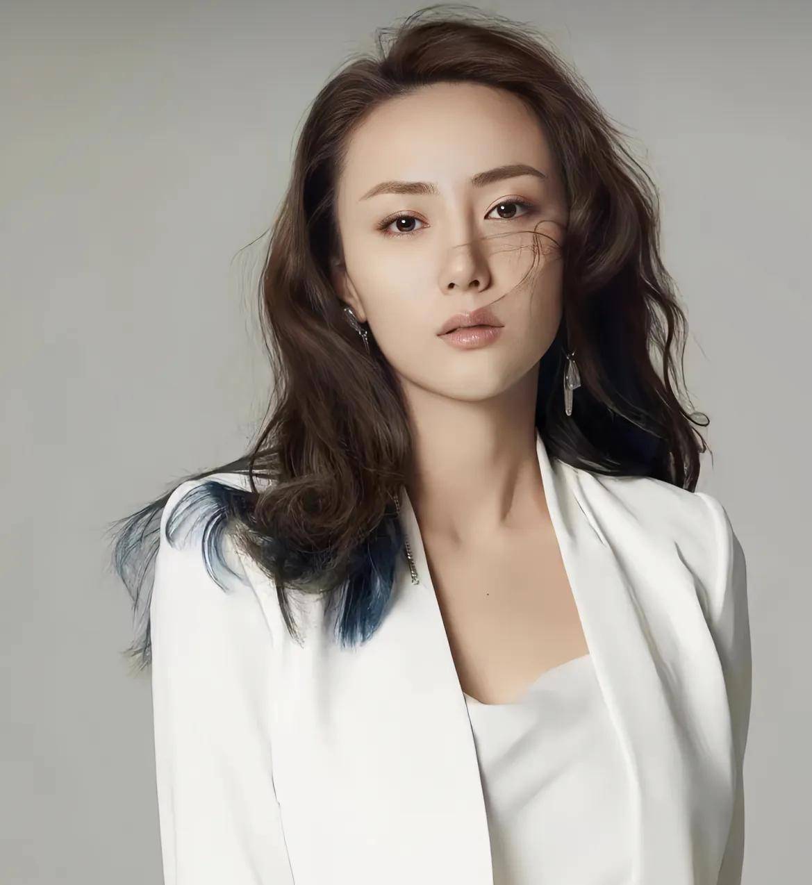 许月庆凭借那份细腻的演绎,把人性里的喜怒哀乐演绎得恰到好处