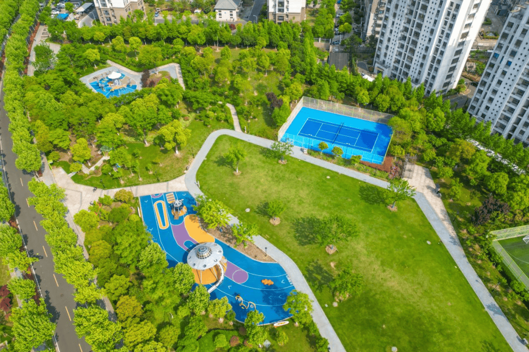 运动迎新⑤ 经开工业新生跑出城市新脉动华