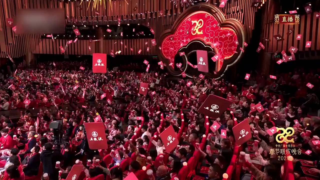 2025春晚刘谦魔术失误现场,刘谦急中生智,魔术太厉害了!
