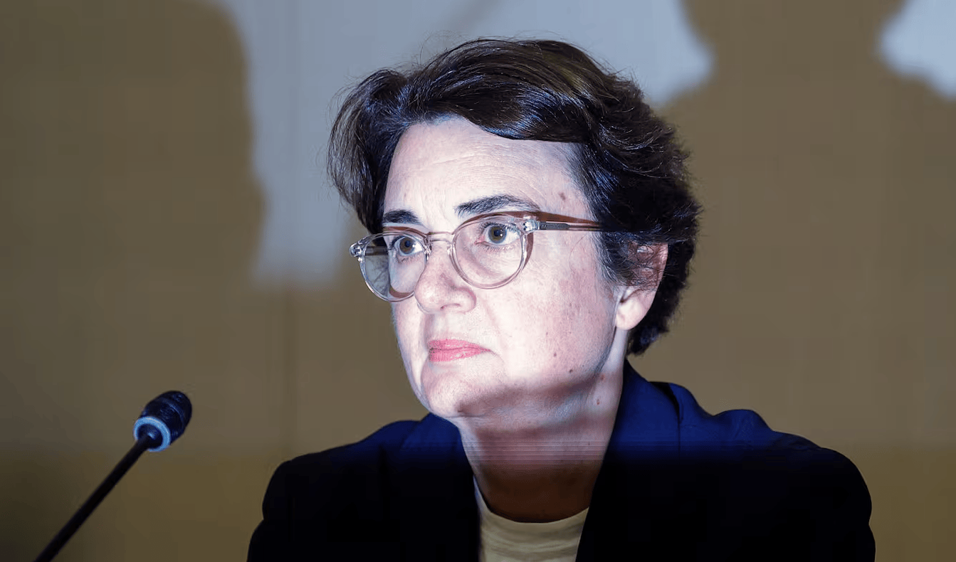 流失国宝仍未找回，改造工程前路不明，马克龙批准卢浮宫馆长辞呈-华闻时空