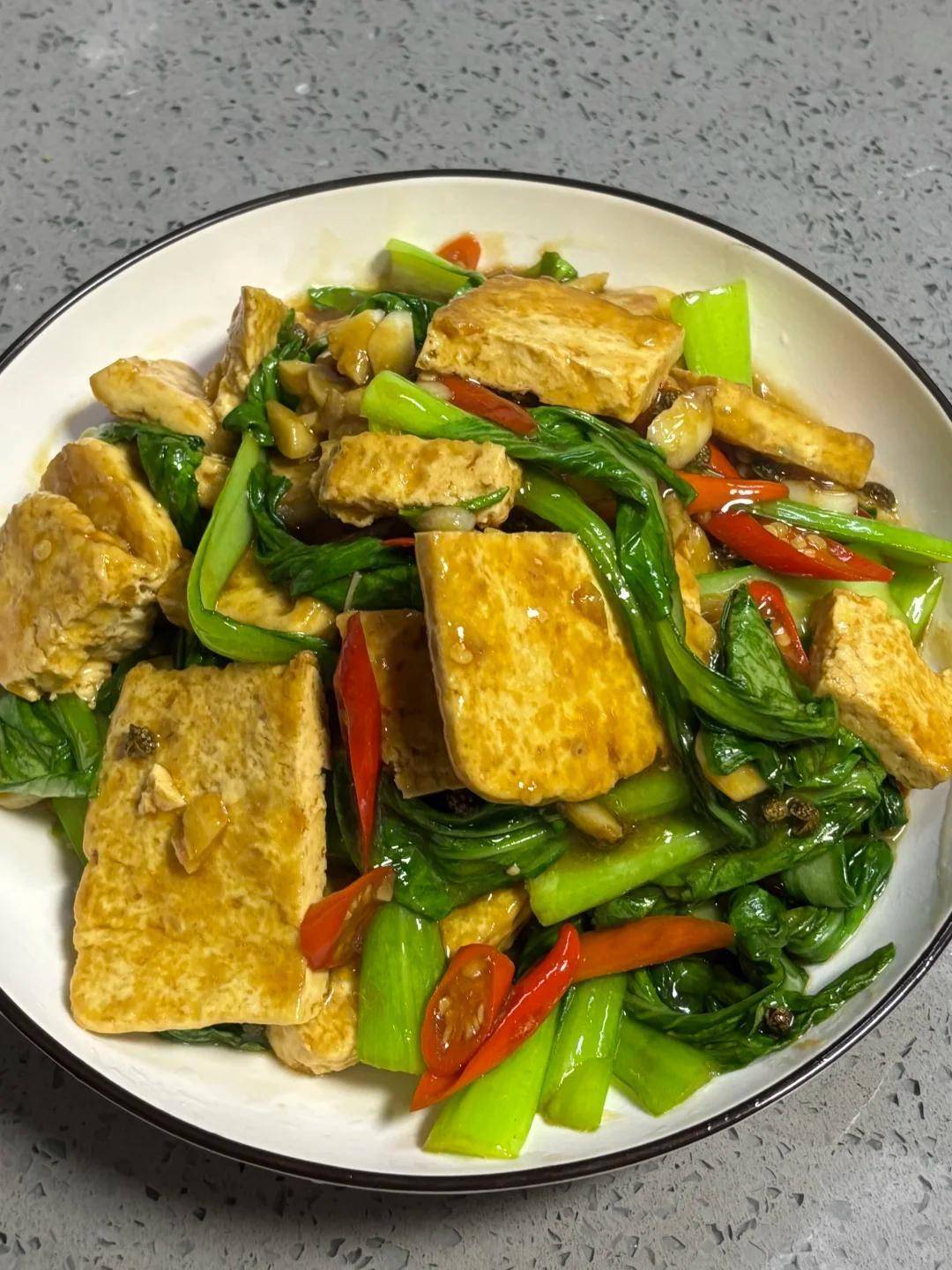 豆腐和青菜堪称绝配不炒不煎鲜嫩清淡超好吃