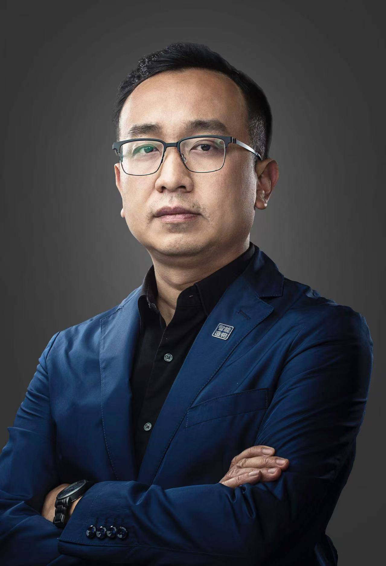华强北土特产ai八骏卖爆！从“两业协同”到“一人公司”，人工智能重构广东产业新生态张崟制造业生产 