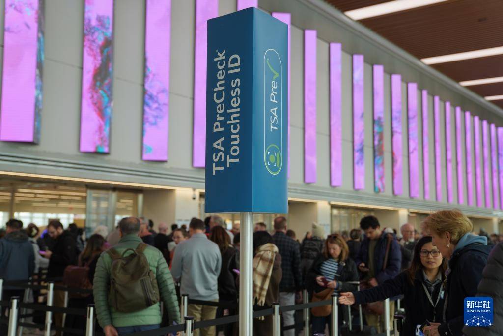 美国土安全部&ldquo;停摆&rdquo; 机场排队时间长