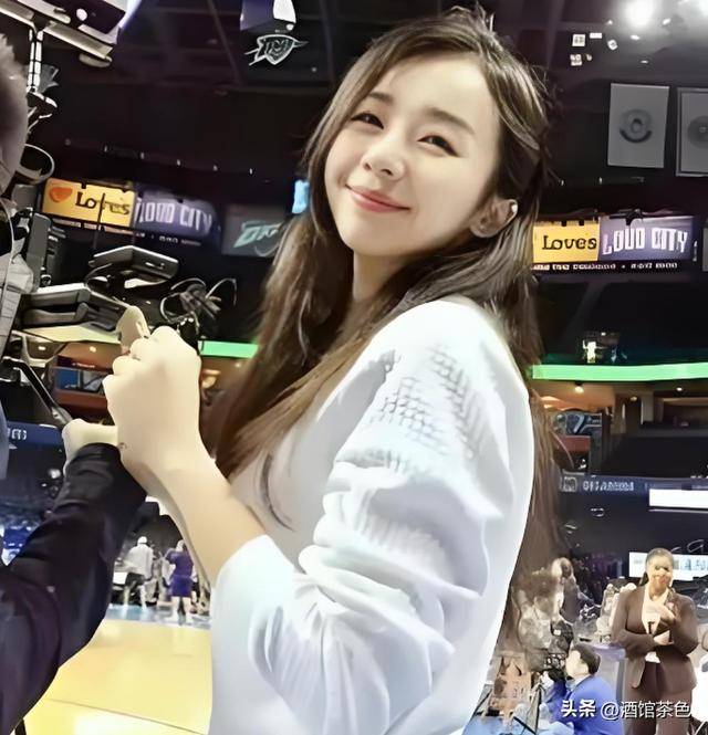 前央视NBA女主播,身材不输卡戴珊,嫁健身教练,如今在美国生子_张曼源_体育_创业