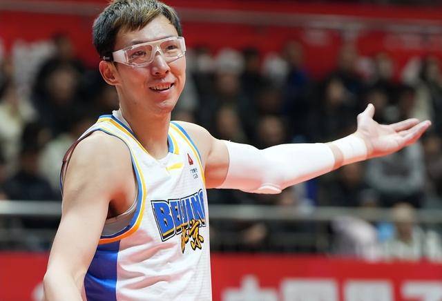 麦基22+10加盟首败！赵睿复出北京惜败福建 周琦15+10皮特森38分