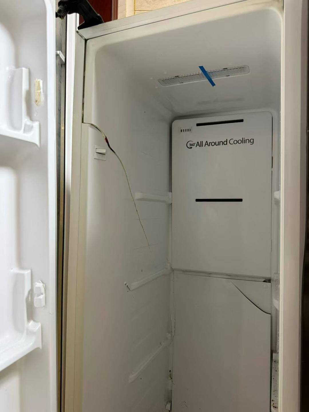 14岁初中生把干冰放冰箱，半夜爆炸致价值上万冰箱报废 家长：没责备他