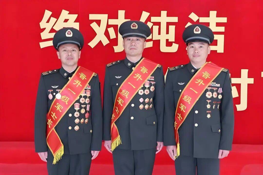 义务兵服役期满后,怎样套改(提前晋升)军士!_军人_年限_士兵军衔
