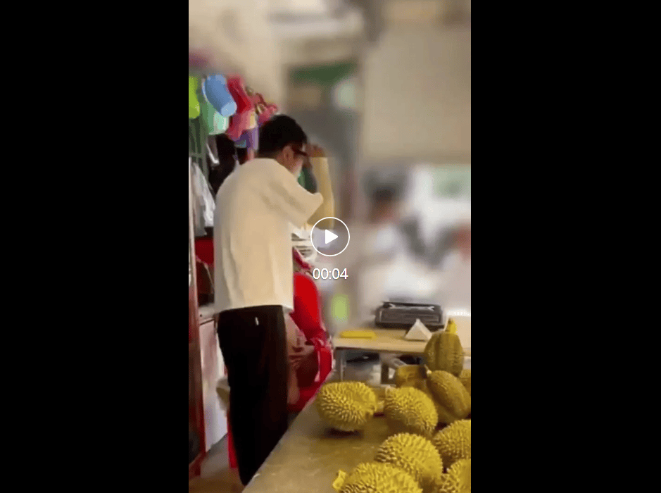 三亚官方通报两颗榴莲坑150:涉事摊贩存在无照经营、短斤缺两的违法行为,拟罚款6万元