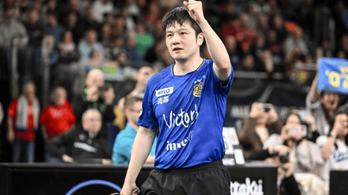 樊振东空砍2分，德甲主场爆冷！对手52岁主帅亲自上场，赛后秒变迷弟求合影！