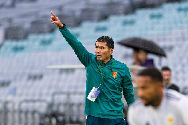 国足｜国足遭遇喀麦隆队，扎稳篱笆为先，或将变阵加强防守