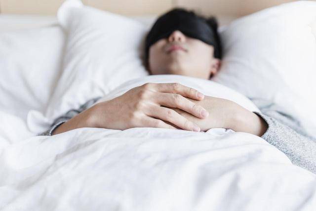 总是困想睡觉?3大原因+4个改善方法,帮你摆脱“睡不醒”魔咒_睡眠_身体_影响
