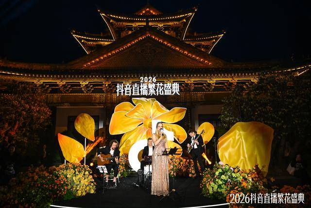 王不染亮相抖音繁花盛典:化身牡丹公子力荐大理洱海与菌子火锅_内容_山海_苍山