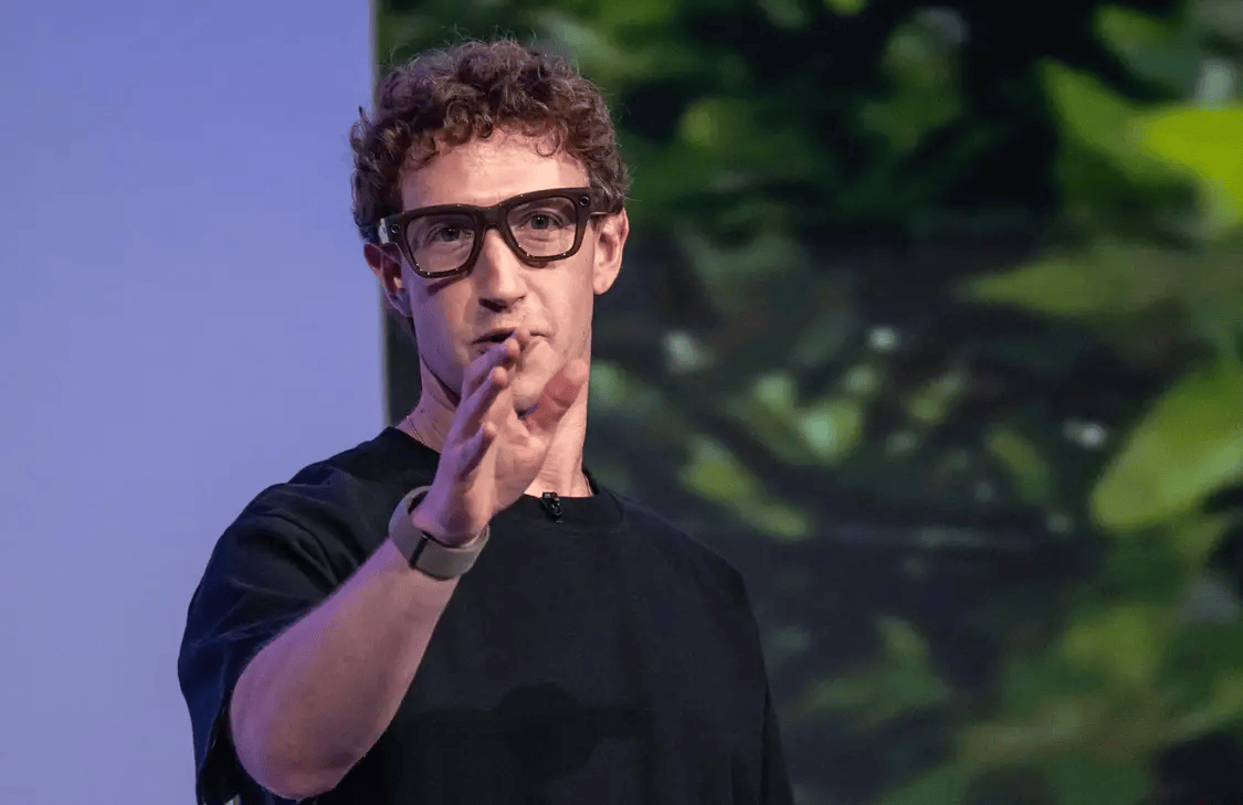 老板亲自上阵 Meta总裁爆料：扎克伯格把工位搬到AI团队，整天编程