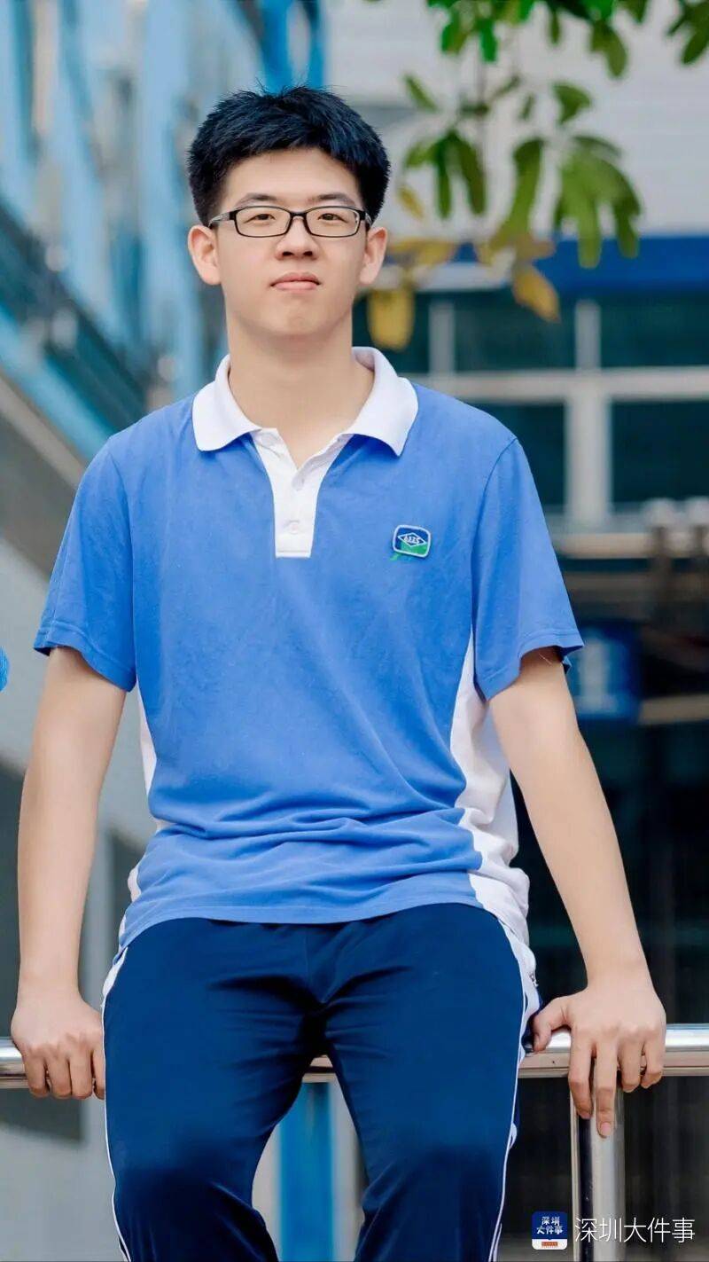 深圳16岁高中生用AI辅助编程，两小时做一个小程序！