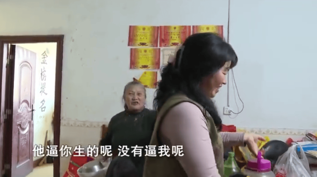 20岁小伙卖猪肉养6个弟妹，父母再生唐氏儿七弟；当地回应，有专人给他打造人设引流，网友：上午还在可怜他，现在收回同情