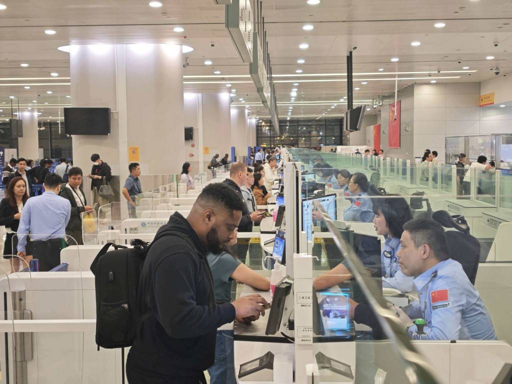 上海浦东国际机场口岸单日入境外籍人员破2.5万人次，创历史新高