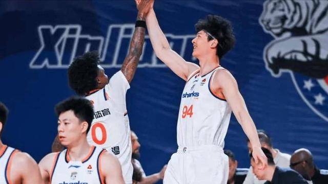 辽篮惨败34分！赵继伟赛后发“呵呵”，离队传闻不是空穴来风