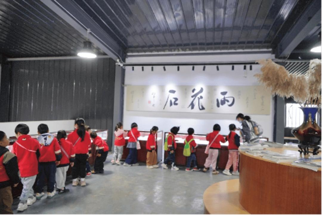 用雨花石“讲”南京地史，地质遗迹保护与利用研讨会举行