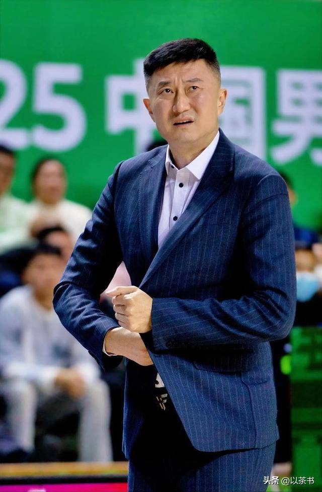 马文广女儿原来是她，嫁给杜锋生仨孩子，丈夫如今是广东篮协会长