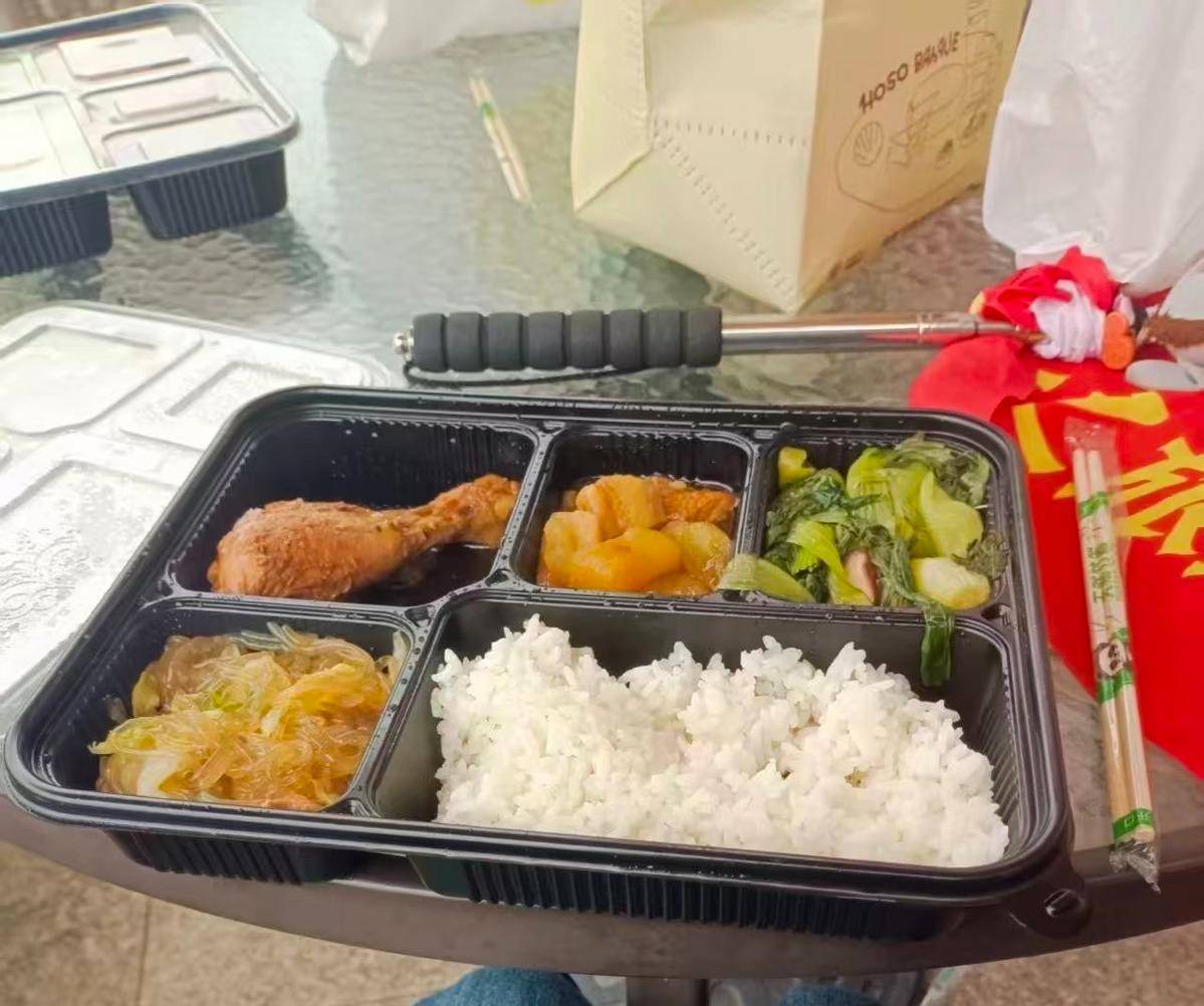 马鞍山第七中学多名学生研学就餐后反复拉肚