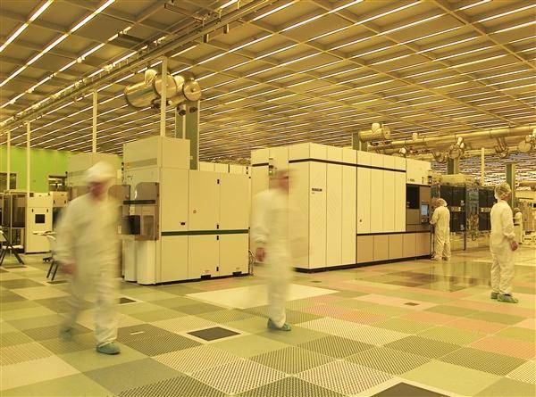 背靠英伟达/谷歌等巨头！山东诞生新首富：全球光模块绝对龙头市值突破1万亿