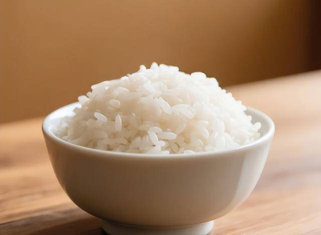原创            长期吃冷的米饭，不仅能降低血糖，还有养胃的作用？医生说出实话