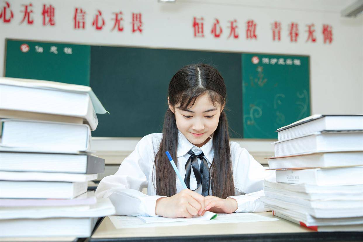 四川巴中村干部将冬令春荒受灾救助资金发给亲戚