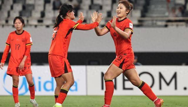3:0吊打印度，中国队踢进世界杯！17岁“天才少女”梅开二度