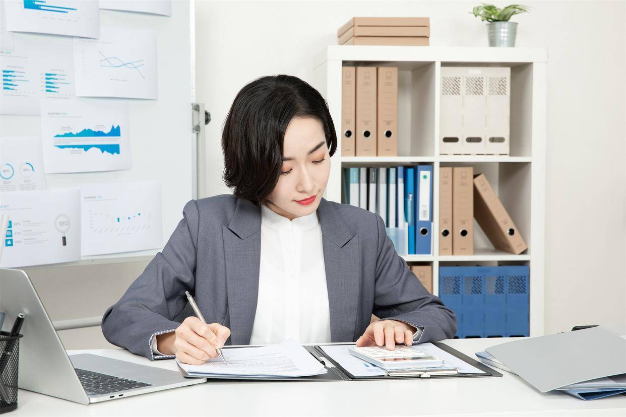 原创            男人一旦有了别的爱人，对老婆会有这三个变化，很现实