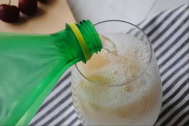 原创            雪碧再次被关注！医生：高尿酸者喝雪碧，不用多久或有5变化